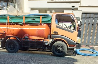 Karunia Lentera Abadi sedot wc