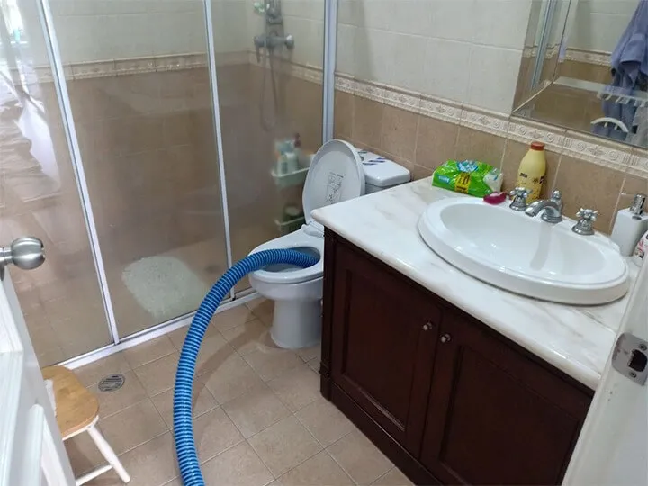 Cara Sedot WC dari Kloset yang Benar dan Aman